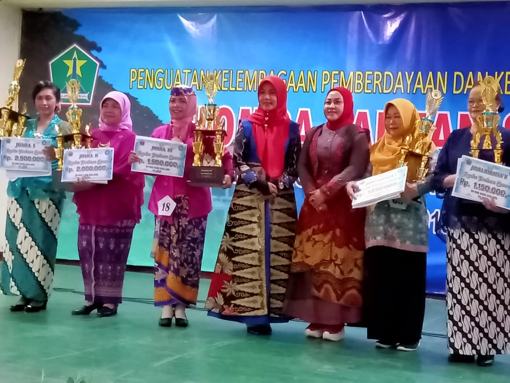 PKK Bumiayu berhasil meraih Juara III Paduan Suara Tingkat Kota Malang